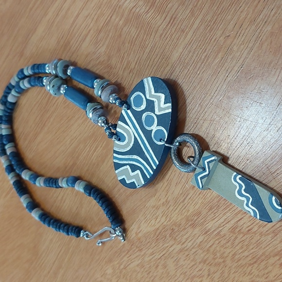 🩵5/$25 Blue Taupe Aztec Design WOOD Bead Necklace BOHO 18" - Picture 4 of 4